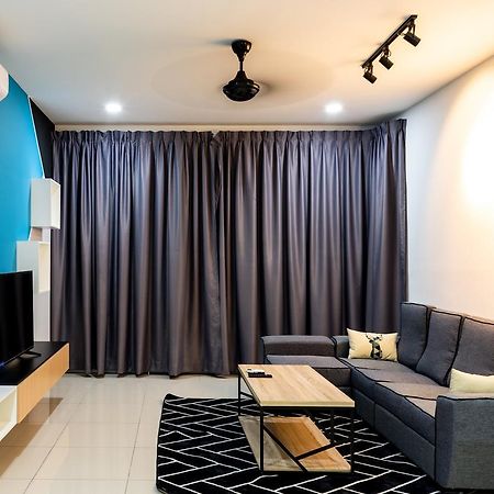 Southwest Designer Suite By D Imperio Homestay Penang バヤンレパス エクステリア 写真