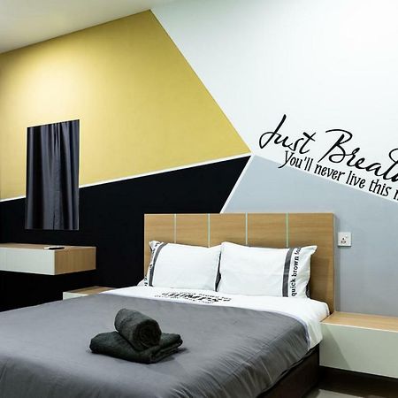 Southwest Designer Suite By D Imperio Homestay Penang バヤンレパス エクステリア 写真