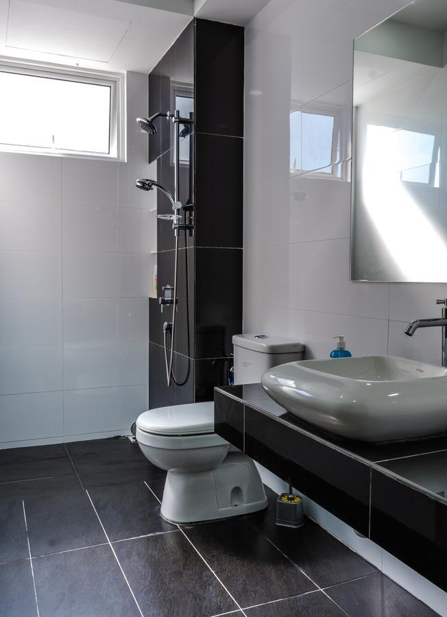 Southwest Designer Suite By D Imperio Homestay Penang バヤンレパス エクステリア 写真