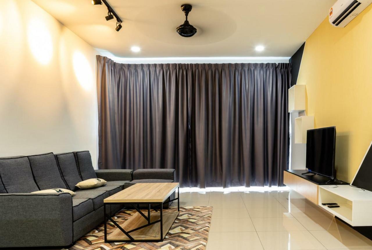 Southwest Designer Suite By D Imperio Homestay Penang バヤンレパス エクステリア 写真