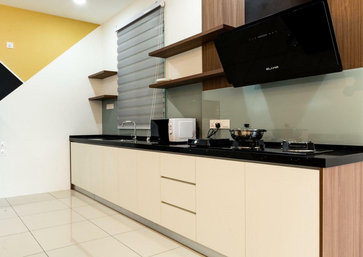 Southwest Designer Suite By D Imperio Homestay Penang バヤンレパス エクステリア 写真